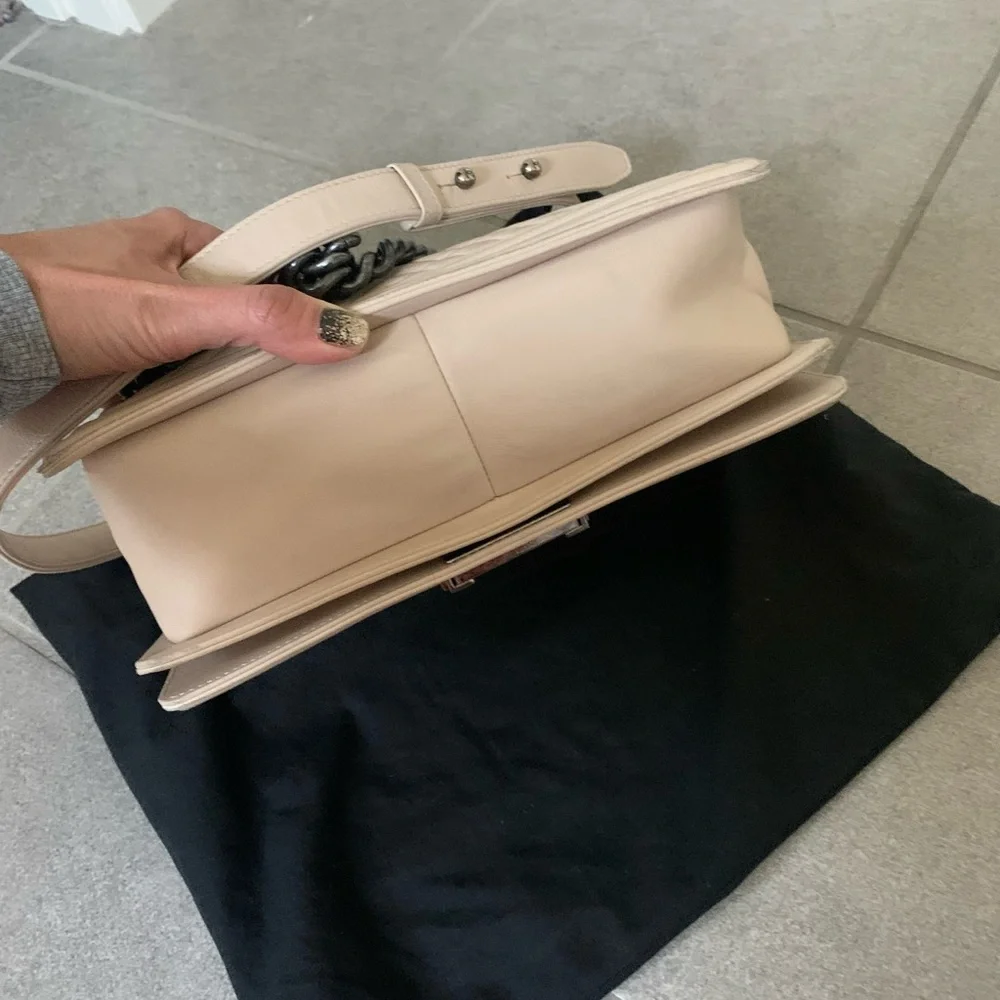 Chanel boy ivory ltd edition wrinkled leather gunmetal hardware medium chevron - Picture 5 of 10